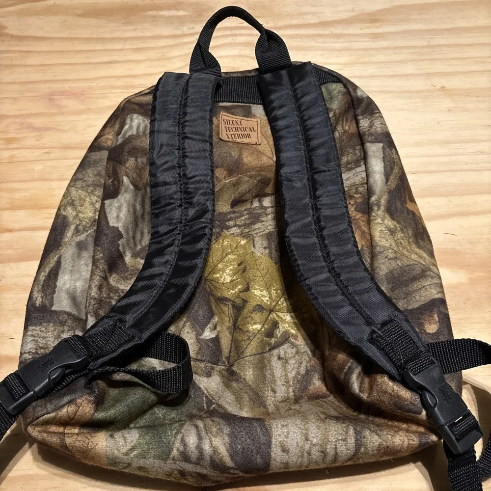 Mad Dog Gear Camo Hunting Backpack Daypack Outdoor Pack School Very Good
